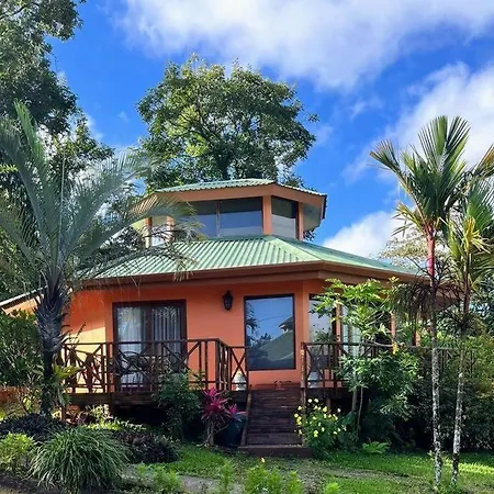 Beautiful 3Br Lakeshore House In Gated Community